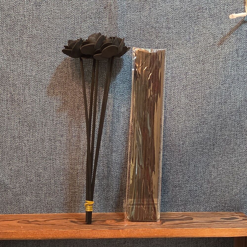 Boutique Rose Reed Diffuser Sticks Black White Floral 4oz Scent Home Decor - Picture 15 of 16